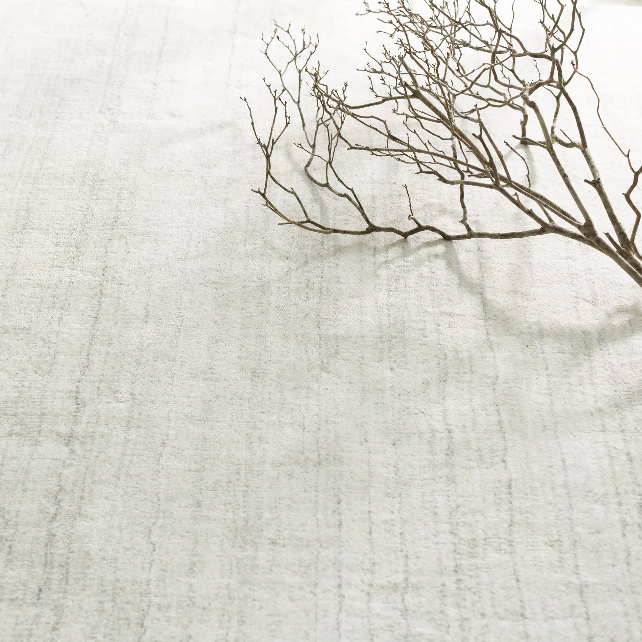 Icelandia Hand Knotted Viscose Rug | White - Image 2