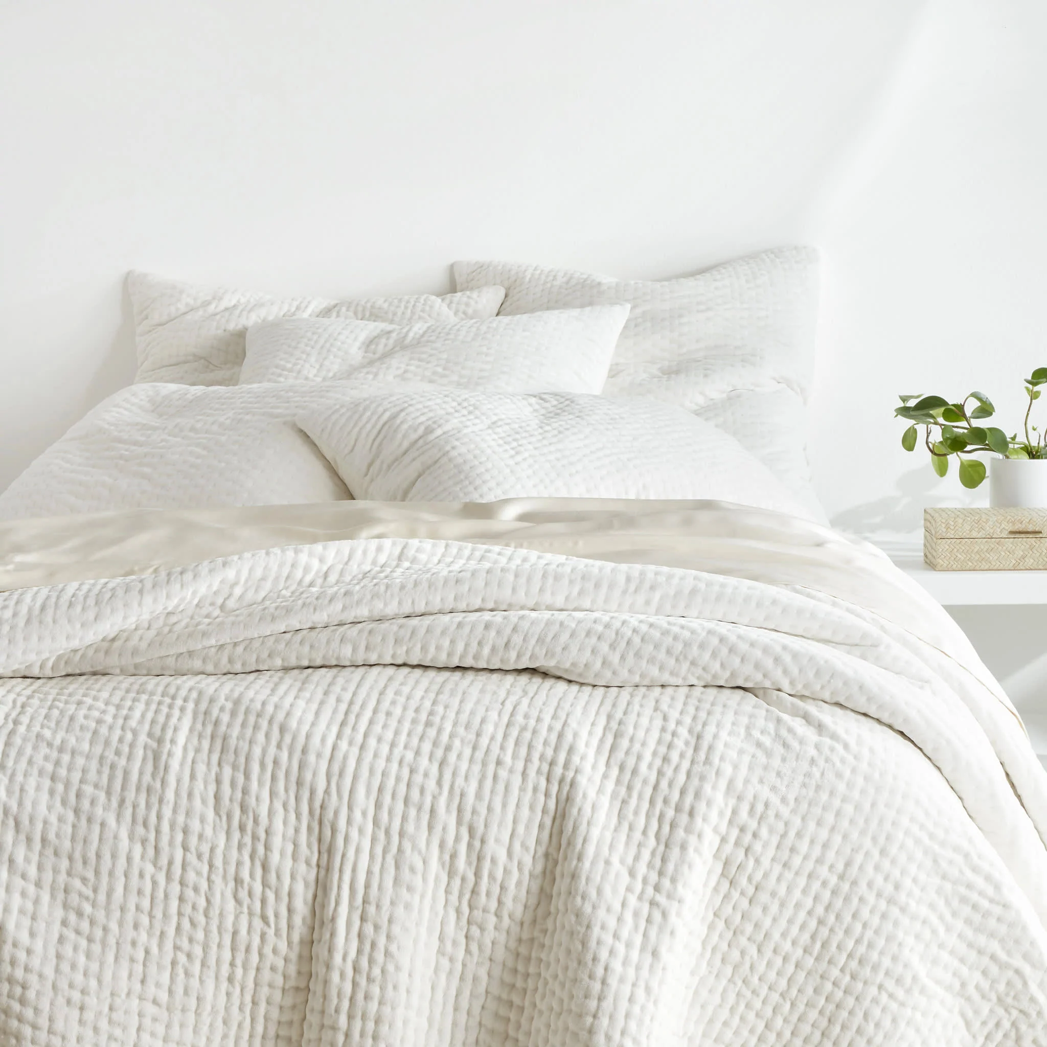 Viola Velvet Quilt | Dove White