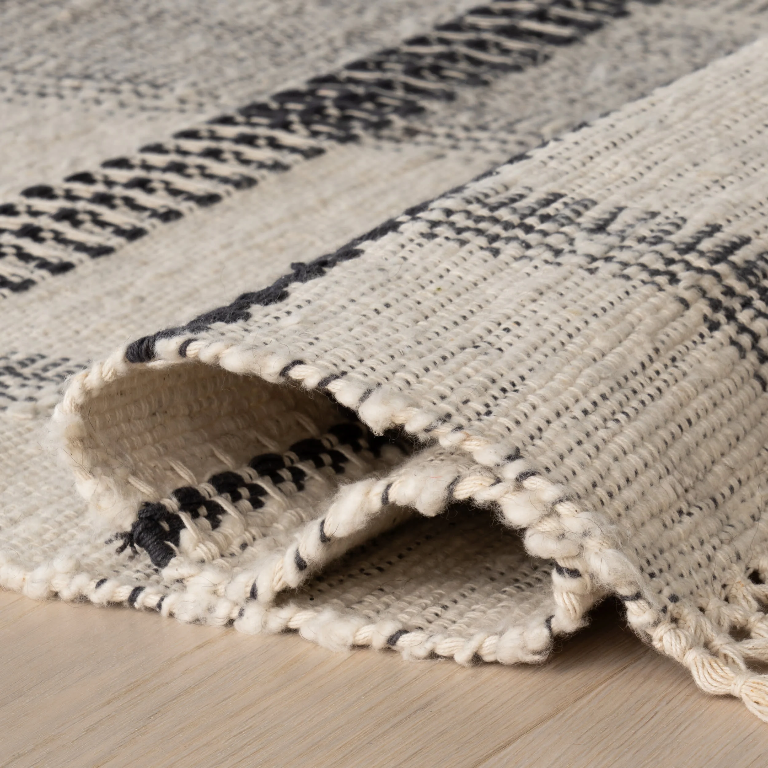 Zole Plaid Handmade Cotton Rug | Ivory - Image 3